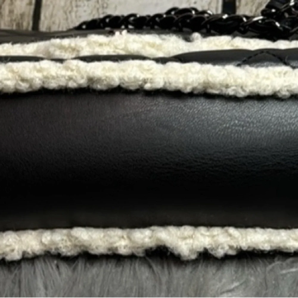 NWT Gilda Paris Black w/Sherpa Trim Crossbody Bag 11.5” x 8” x 3” NWT - Picture 3 of 4